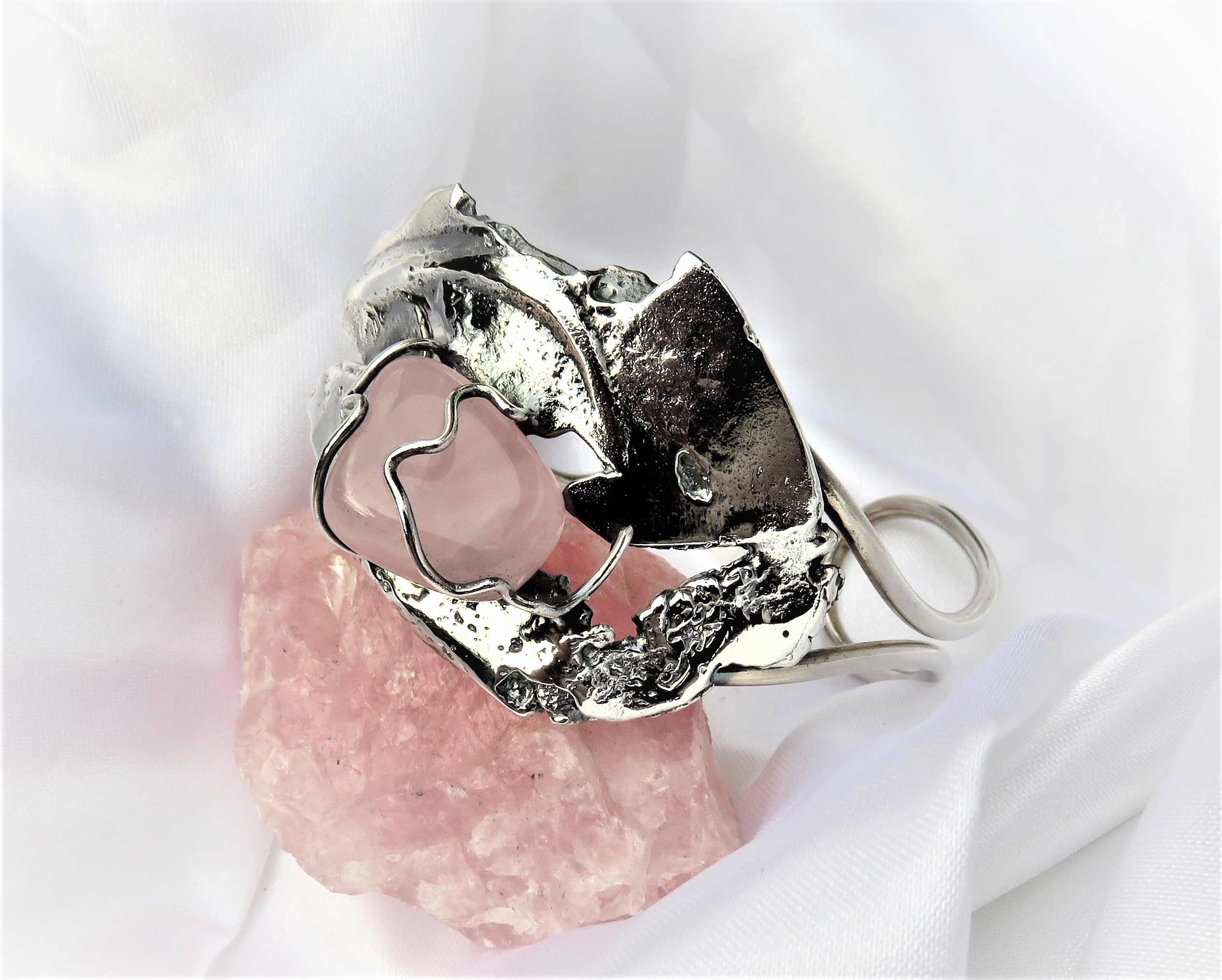 Manchette bracelet et quartz rose